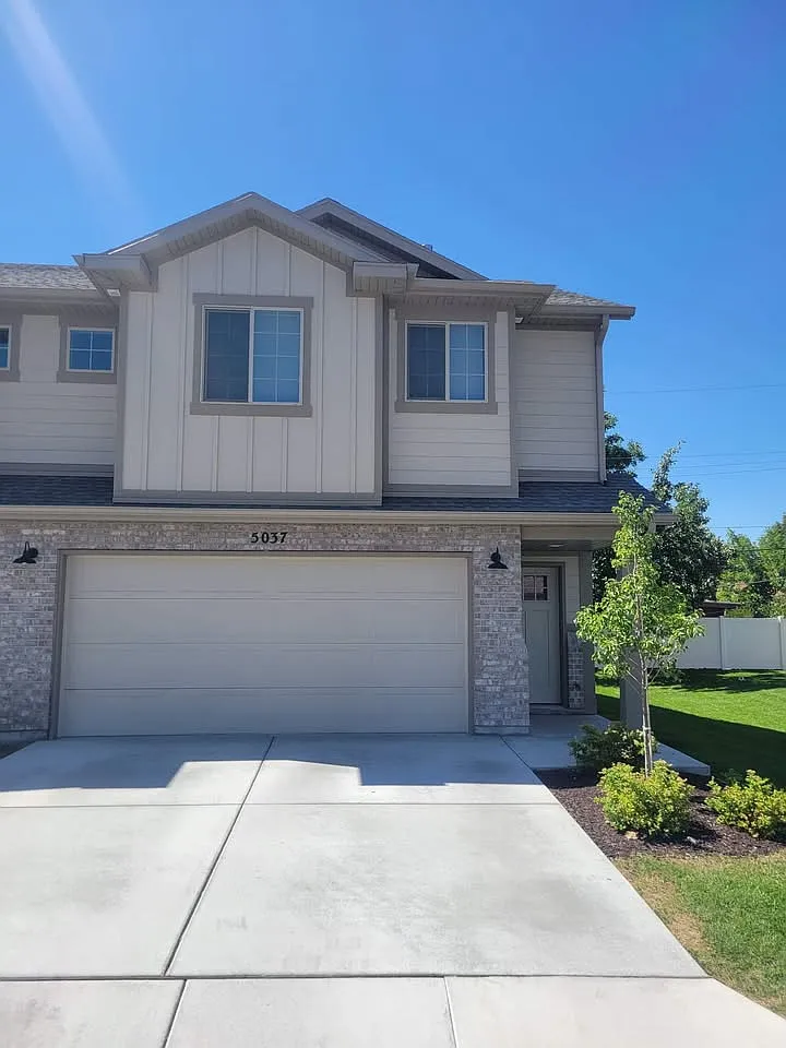 3 bed, 2.5 bath, 1400 sqft, $1,950 — Photo 1