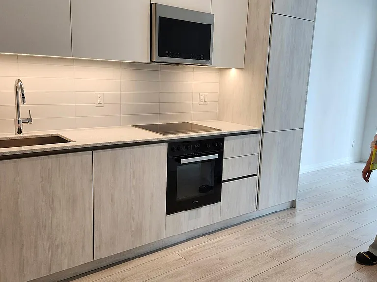 400 King St W #1212 — Photo 10