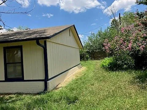 851 Aspen Ln — Photo 3