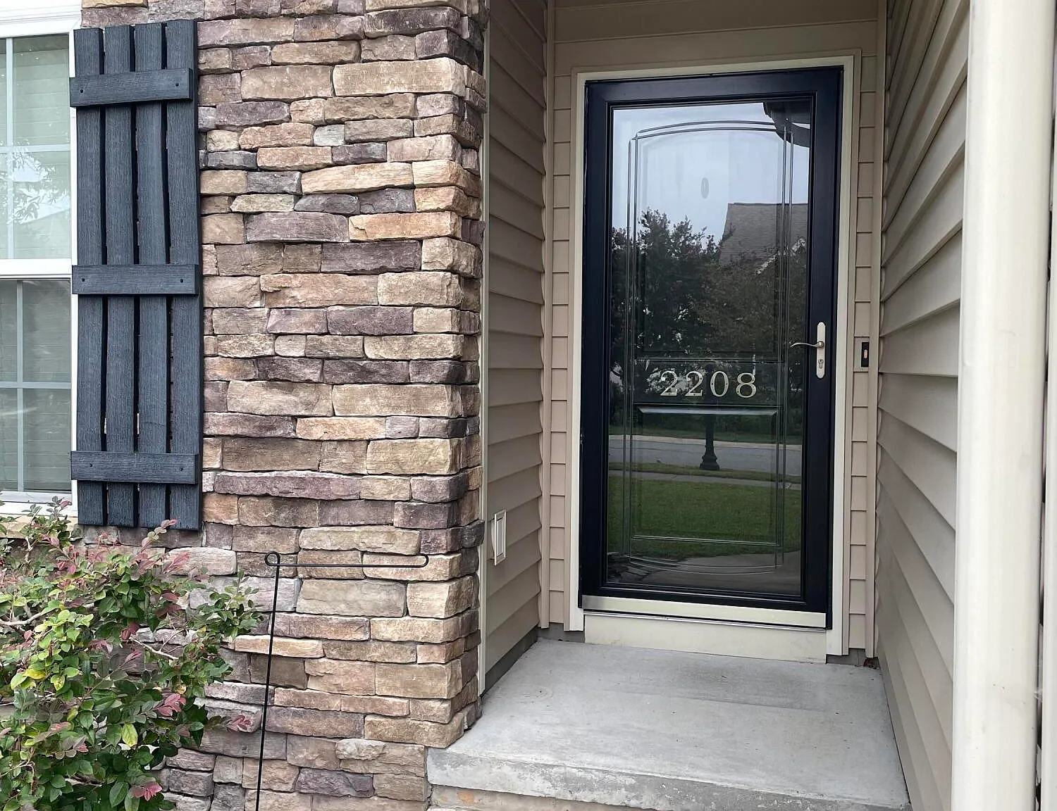 3 bed, 3.0 bath, $2,200 — Photo 2