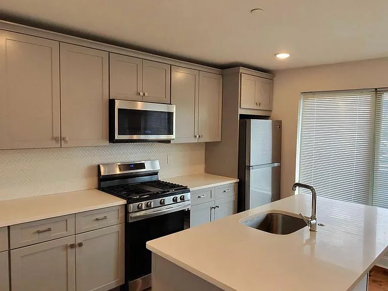 41 W Wildey St #1 — Photo 2