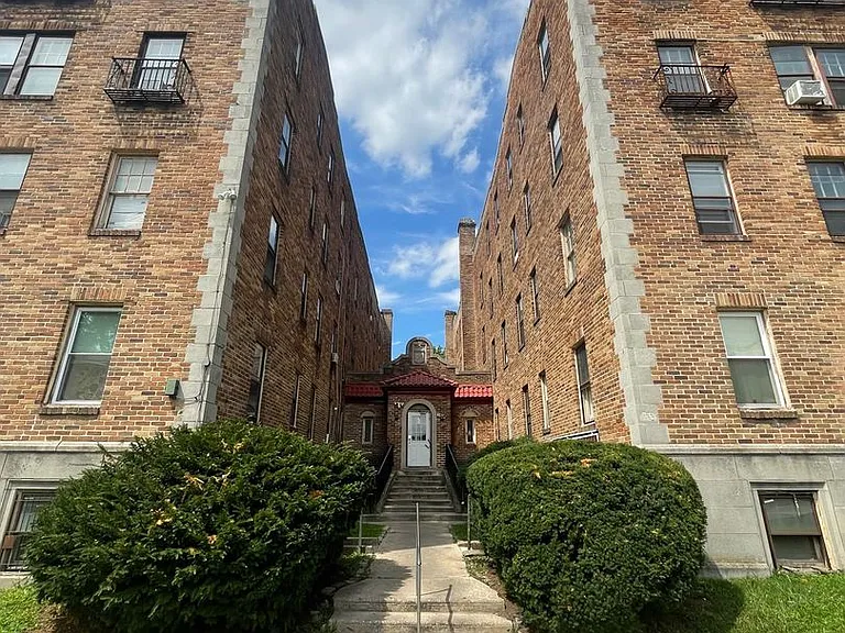 Oak Lynne Apartments — Photo 11