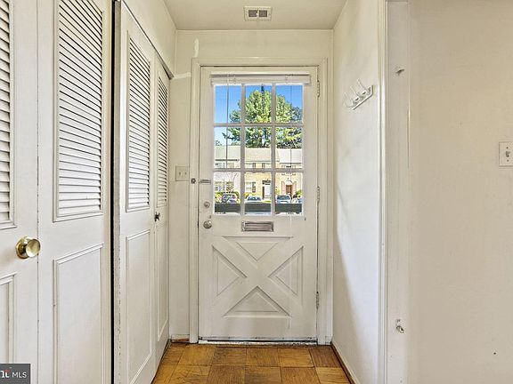 5th image of 620 Azalea Dr #1