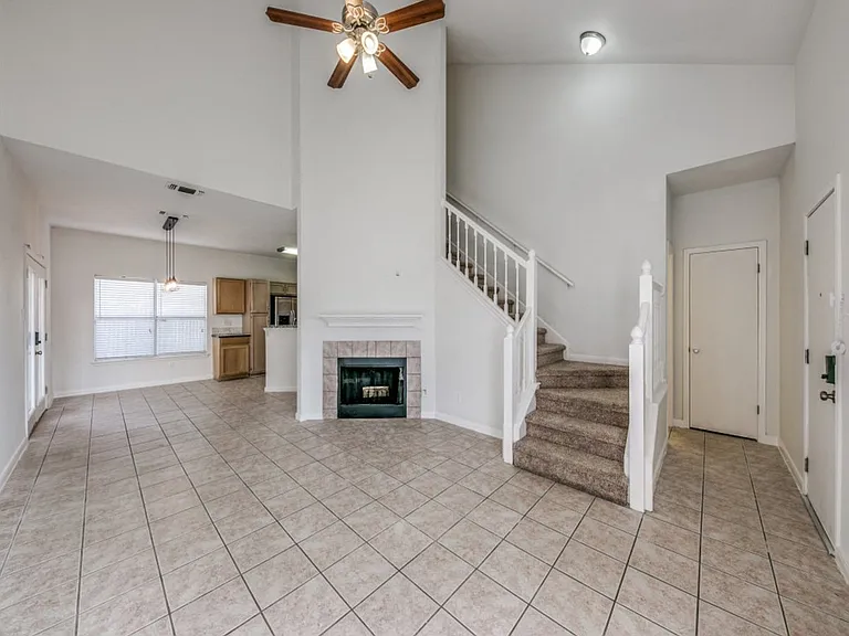 16606 Winding Oak Dr — Photo 4