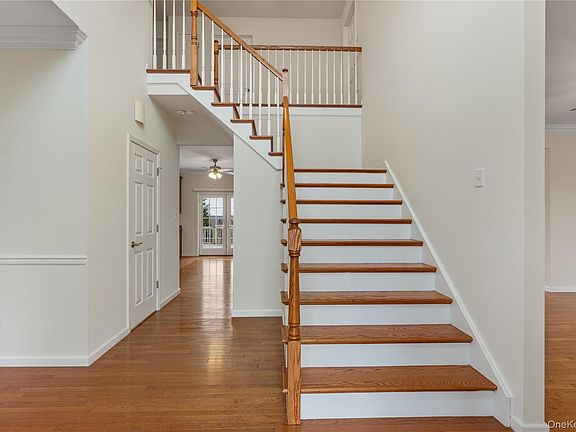 3rd image of 9 Ralph Brach Drive