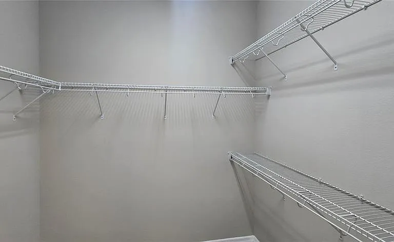 7564 Bishop Square Dr — Photo 25