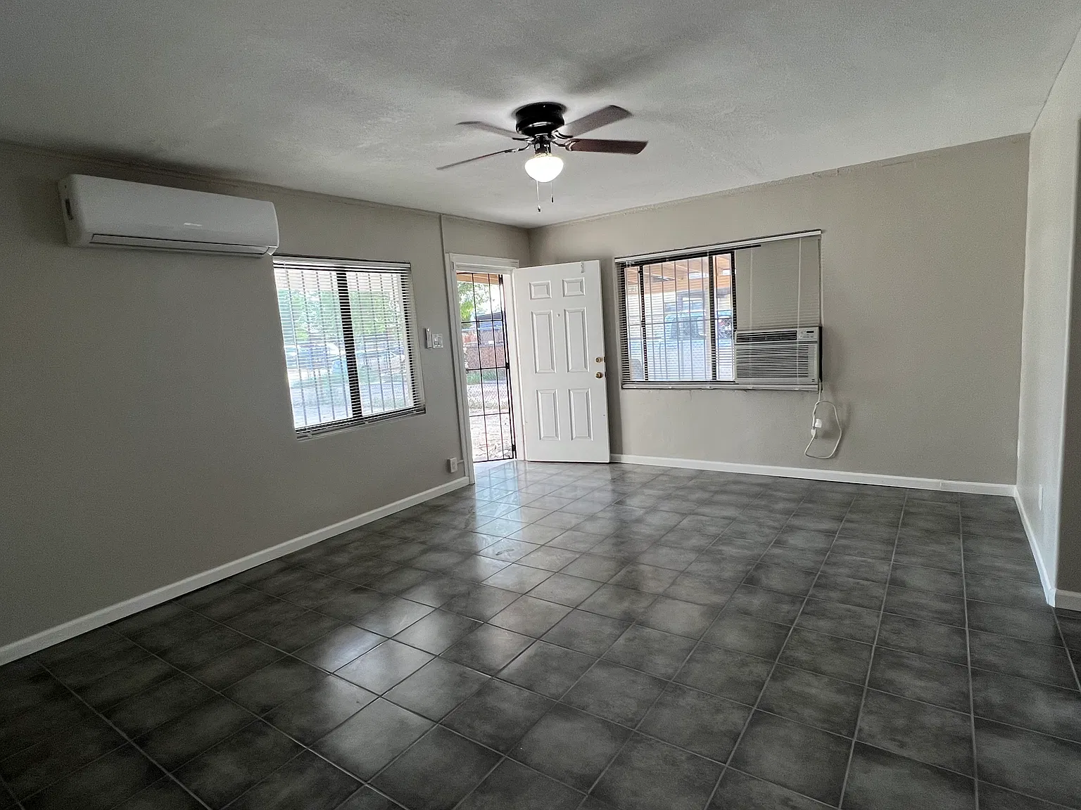 2 bed, 780 sqft, $1,200 — Photo 2