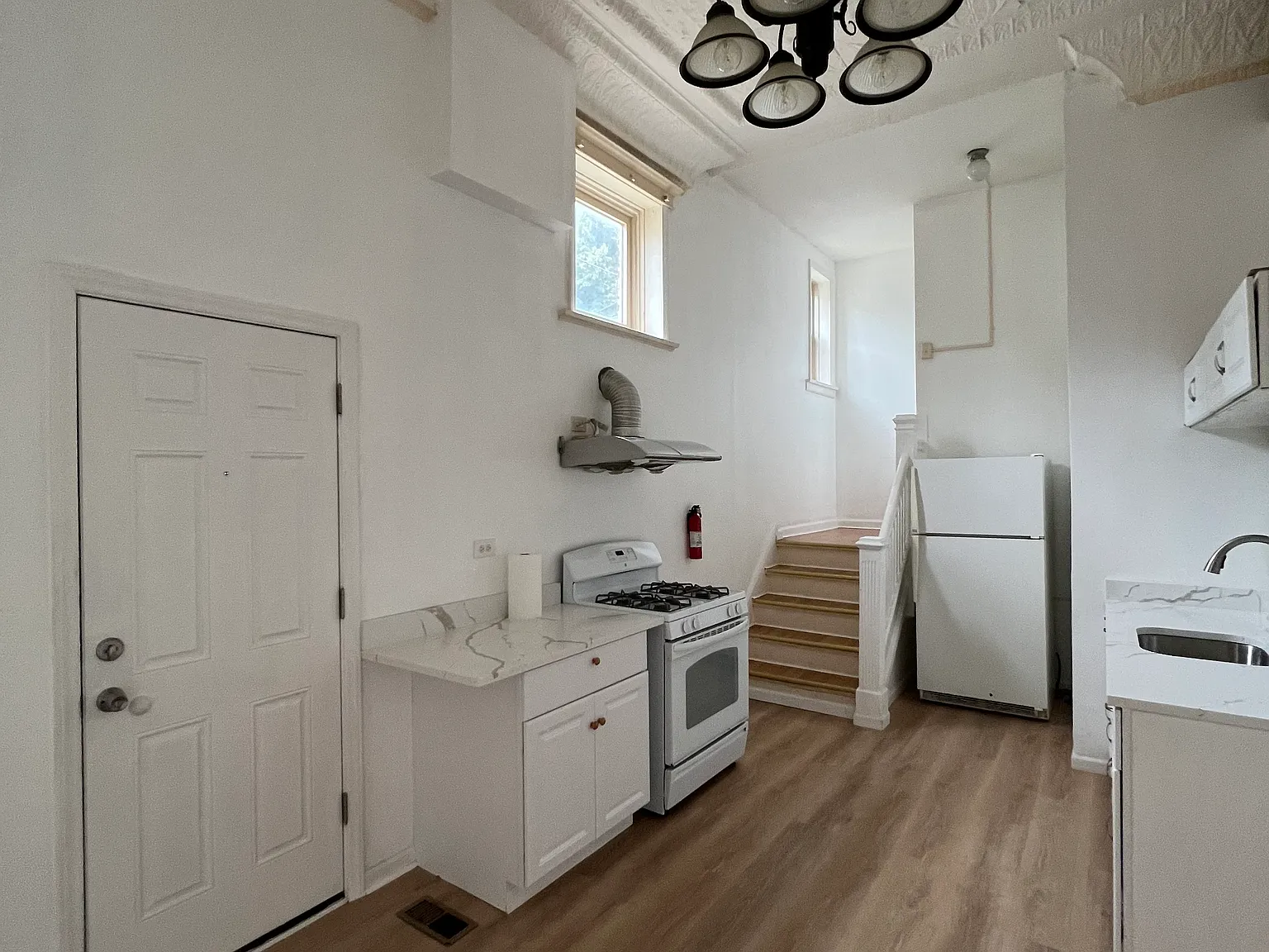 2 bed, 1000 sqft, $1,825 — Photo 4