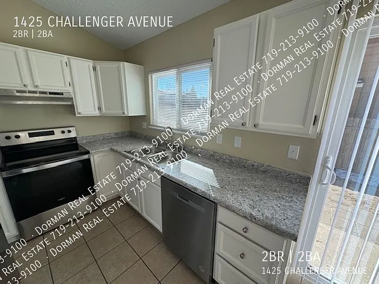 1425 Challenger Ave — Photo 3