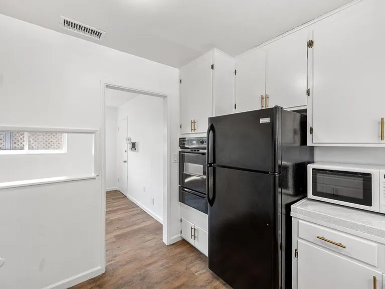 1007 Winston Dr — Photo 13