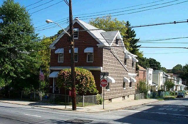 2nd image of 949 Van Duzer St