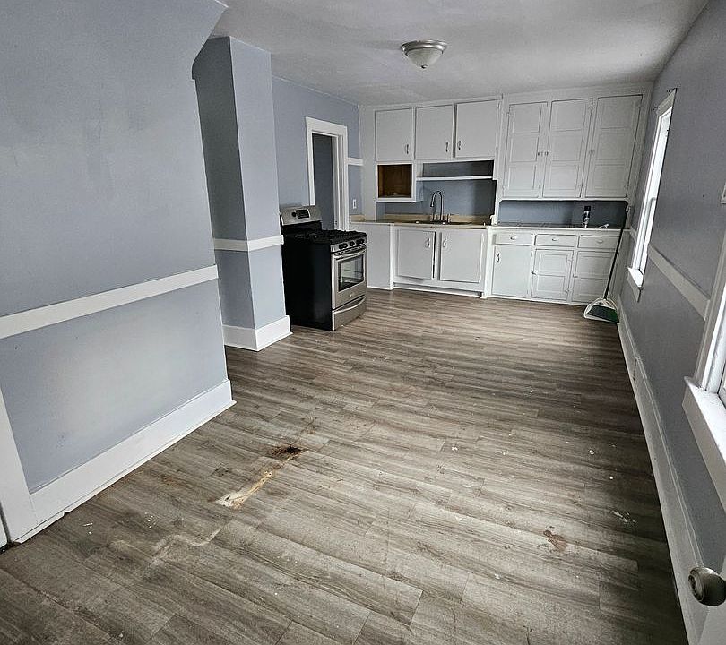 1st image of 453 W 17th St #2