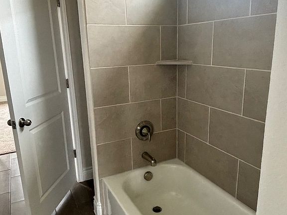 5th image of 112 Troubadour Ln