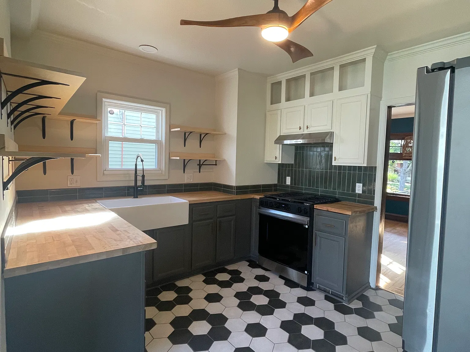 16508 Ernest Ave — Photo 2