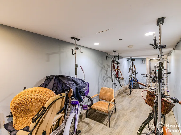 508 Seneca Ave #3C — Photo 11