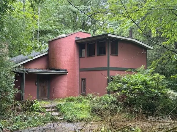 1451 Blueberry Ln, Charlotte, NC 28226