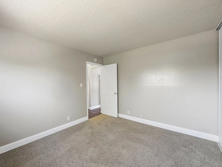 Garden Court Apartments — Photo 17
