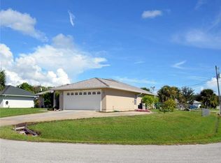 401 Candle Ave, Sebastian, FL 32958