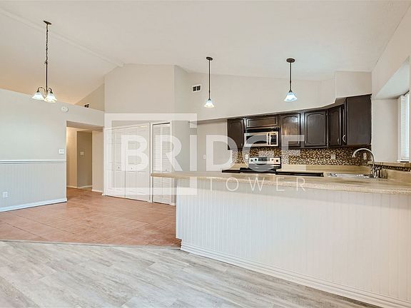 4th image of 9009 Davis St
