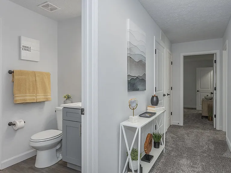 Hilltop Apartments — Photo 17