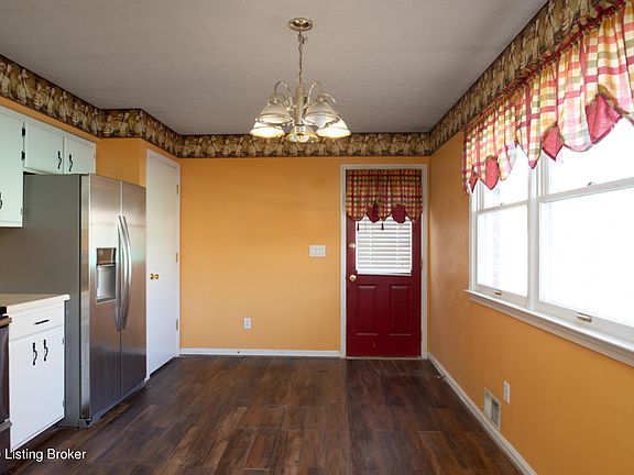 4th image of 402 Dogwood Dr