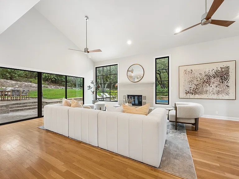 306 Pleasant Dr — Photo 4