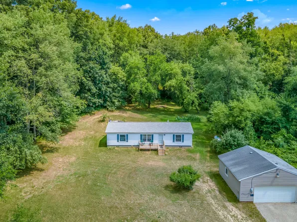 3052 Genesee Rd, Jonesville, MI 49250