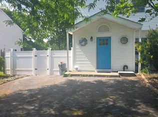 9 Trim Street, Bay Shore, NY 11706