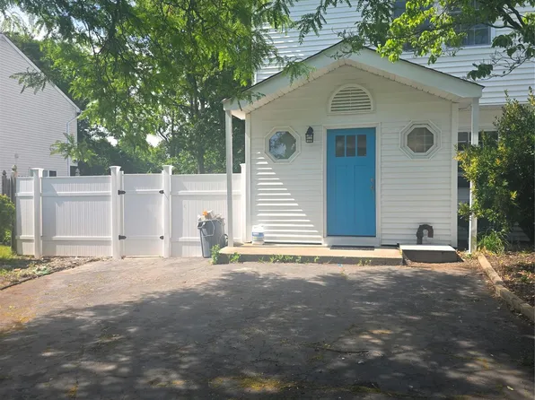 9 Trim Street, Bay Shore, NY 11706