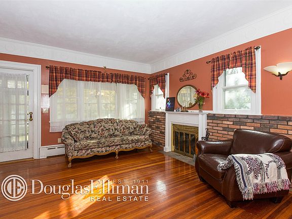 5th image of 44 Colton Ave