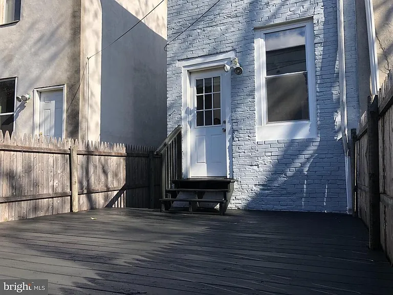 327 Point St — Photo 14