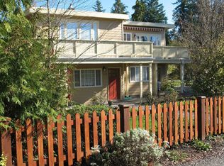 6916 Bayview Dr NE, Olympia, WA 98506