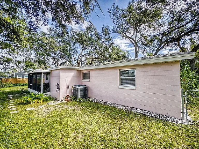630 Olive St — Photo 29