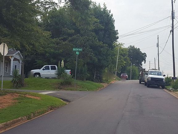 4th image of 310 Short 24th Ave E