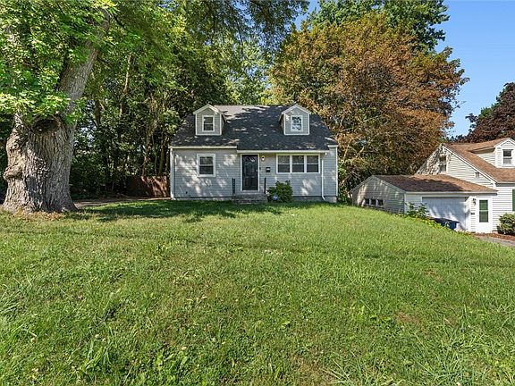 3rd image of 414 Beverly Dr
