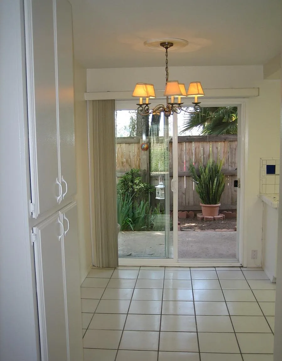 2 bed, 1021 sqft, $1,700 — Photo 3