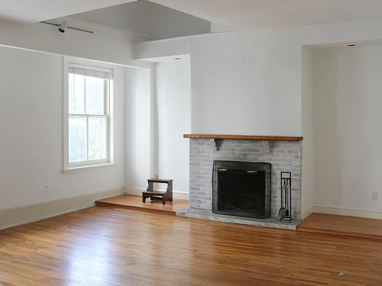 218 S 8th St #3F — Photo 8