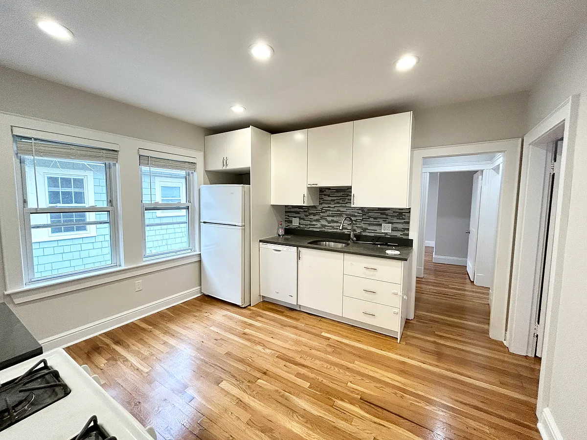 Building Photo - 120 Hillside St #2L