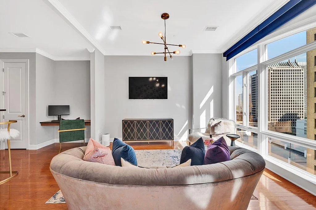 Building Photo - 230 Tryon St #1104