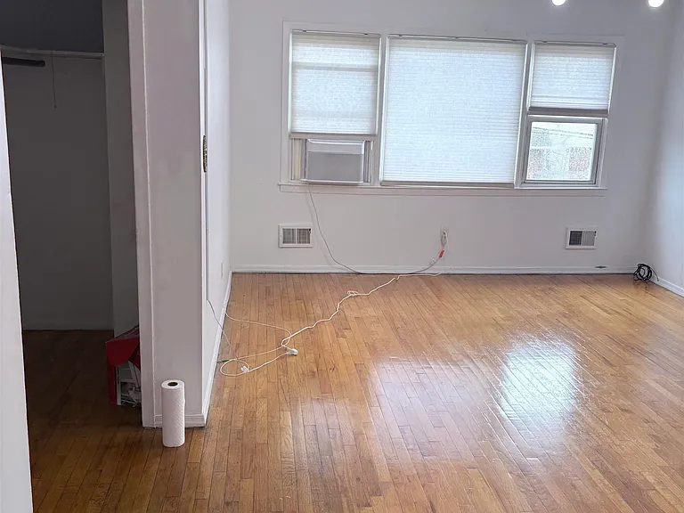 24 Colonial Dr #2 — Photo 4