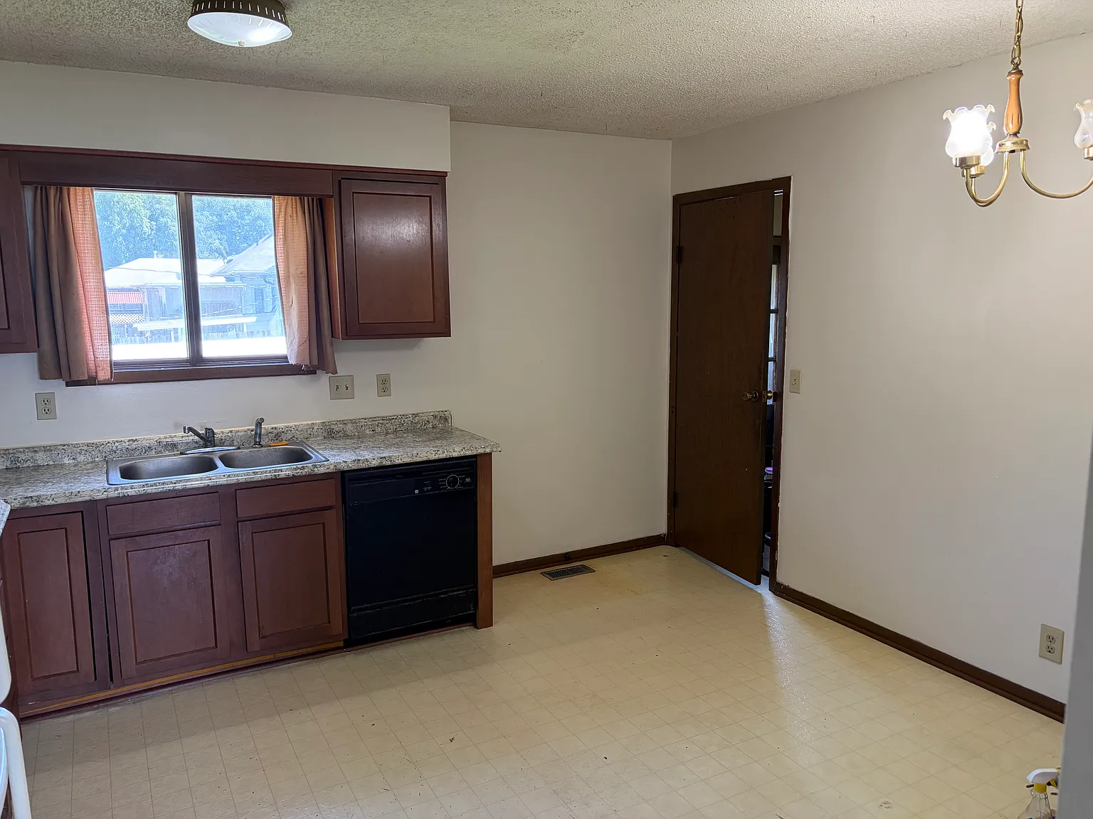 3 bed, 1500 sqft, $1,200 — Photo 4
