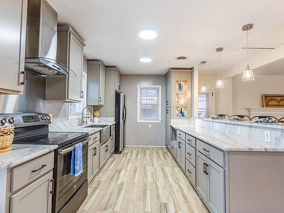 5th image of 212 Grove Park Cir