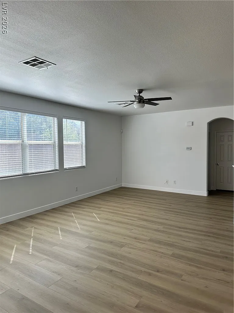 4 bed, 2.5 bath, 3010 sqft, $2,650 — Photo 3
