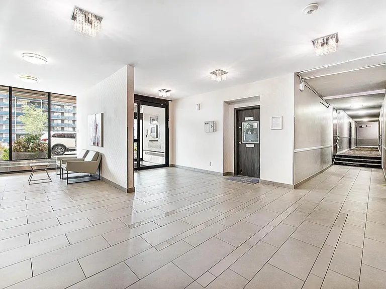 15 Eva Rd — Photo 4