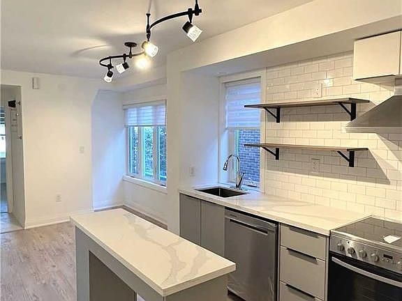 2nd image of 525 Ossington Ave