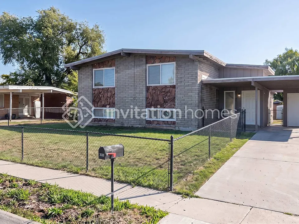 2625 S Ridgeland Dr