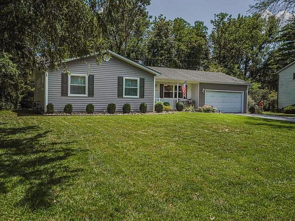 3rd image of 9557 Circle Dr E