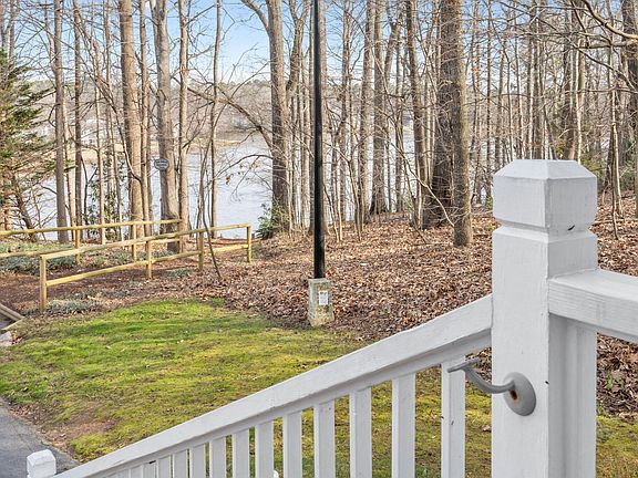 4th image of 220 Riverwalk Cir