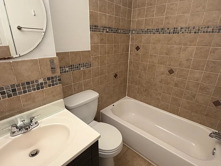 327 Catherine St #4 — Photo 7