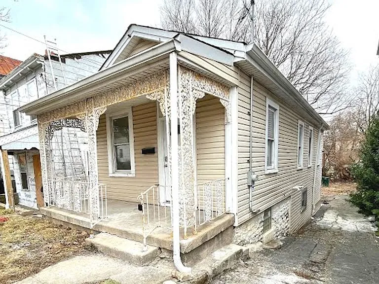 1214 Gilsey Ave — Photo 1